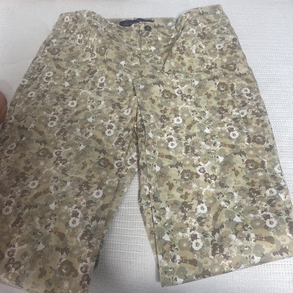 Gloria vandersilt - Picture 3 of 4